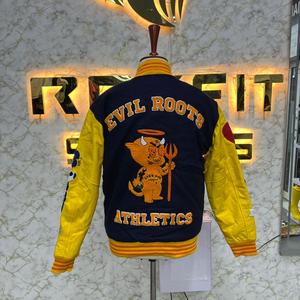 Veste pour homme en laine et soie brodée de qualité supérieure au design unique avec fermeture à boutons recouverts, vestes universitaires, vestes de sport - Product Image 2