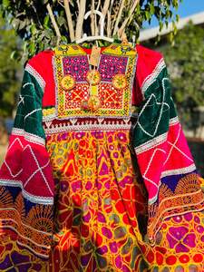 Vestido de fiesta Kuchi Vintage de excelente calidad de Afganistán/Pakistán Kochi tradicional con decoración de encaje Patrón sólido Qj Impex - Product Image 6