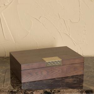 Joyero de madera de cuero negro con organizador de almacenamiento de diseño dorado protege anillos collares pulseras y accesorios con estilo - Product Image 4