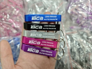 Apribottiglie Portachiavi Personalizzato in Metallo con Logo e Testo Inciso, Regalo Personalizzato per Feste e Matrimoni, Disponibile all'Ingrosso - Product Image 6