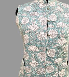 Artisan indien fait à la main coton patchwork veste matelassée sans manches avec imprimé bloc floral design veste d'hiver pour femmes - Product Image 6