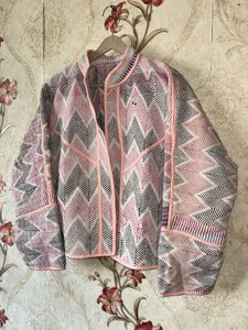 Chaqueta acolchada de algodón hecha a mano hermosa chaqueta Kantha India Vintage para mujer abrigo de invierno bordado - Product Image 2