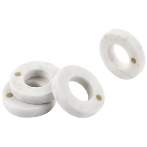 Rond de serviette en marbre blanc élégant et porte-serviette avec incrustation d'or Décor de table minimaliste pour la fête Nouvel accessoire tendance - Product Image 1