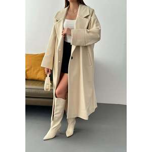 Abrigo Beige de Invierno al por Mayor con Tela Tejida y Detalle en los Puños - Product Image 6