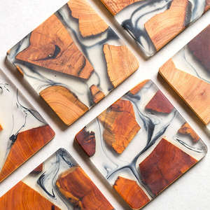 Juego de posavasos de madera premium con acabado natural liso que ofrece una protección fuerte y confiable para mesas. - Product Image 3