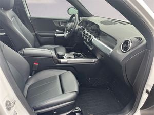 SUV GLB 4MATIC 2020 d'occasion en parfait état, boîte automatique 8 vitesses, 221 CV, transmission 2L - Product Image 2