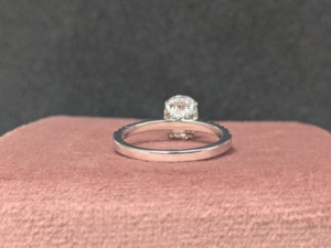 Anillo de Compromiso Clásico de Plata S925 con Moissanita de Corte Cojín de 2.30 Ct, Regalo para Mujer, Chapado en Rodio, Engaste Pavé, para Boda y Fiesta - Product Image 4