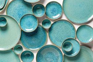 Ensemble d'assiettes en céramique Aqua Teal, finition émaillée mouchetée, légères mais robustes, idéales pour les tables décontractées et les tables de haute couture - Product Image 5