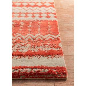 พรมขนสัตว์และไหมไผ่ถักมือสีเบจและสีน้ำตาลลายเรขาคณิต สำหรับห้องนั่งเล่นที่บ้านและรถยนต์ รุ่น Error Project-Esk-663 - Product Image 4