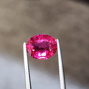 Anillo con Colgante de Turmalina Rubelita Roja Opalescente de 3 Quilates, Gema Suelta de Corte Ovalado Lagoon Paraiba, Gemas Mehrajudin de Terceros - Product Image 4