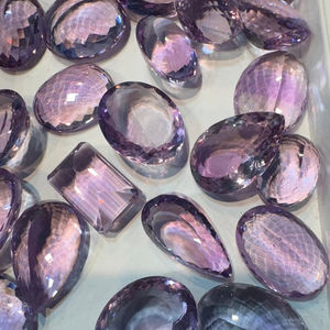 Pierres précieuses à facettes en vrac de taille libre d'améthyste rose naturelle - Product Image 1