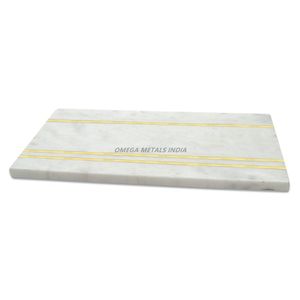 Élégant plateau de service rectangulaire en marbre blanc avec rayures dorées, parfait pour une présentation élégante et un décor sophistiqué - Product Image 1