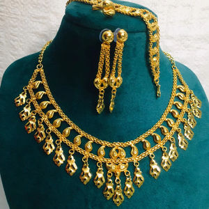 Collier pour femmes Dubai Vintage plaqué or Chaîne classique en alliage de perles de zircon et de diamant Brin à la mode pour anniversaire de mariage - Product Image 2