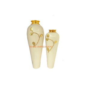 Lot de 2 pots et vases à fleurs en forme de feuilles de couleur blanche de différentes tailles Pots de fleurs décoratifs de table en métal et laiton de qualité supérieure - Product Image 1