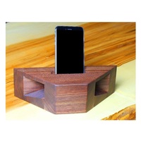 Support de téléphone portable en bois de forme rectangulaire unique avec design antidérapant pour une visualisation et une recharge mains libres sécurisées