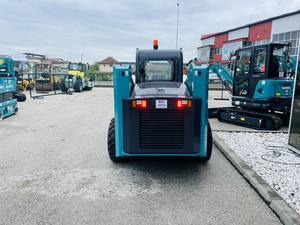 Chargeuse compacte sur chenilles Sunward SWL3230 avec accessoires pour l'agriculture et l'aménagement paysager - Product Image 3