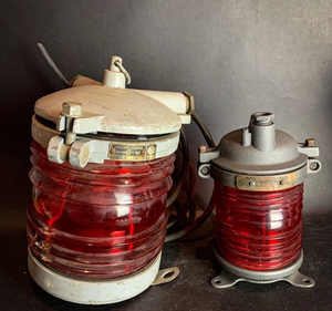 Luz roja para barco marino. Lámpara de alta calidad con soporte hecho a mano para decoración de hogar o bar - Product Image 3