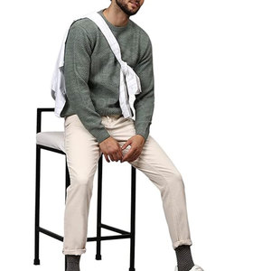 Suéter de Punto Elegante para Invierno con Logotipo Frontal, Tejido Transpirable y Suave, Diseño Minimalista, Alta Calidad - Product Image 4