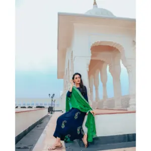 Conjunto de Traje de Algodón Azul Rey para Mujer - Product Image 1