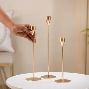 Juego de 3 portavelas de metal dorado brillante clásico para decoraciones navideñas - Product Image 2