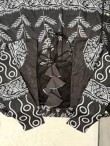 Anarkali en crêpe naturel imprimé numériquement avec pantalon en micro-coton et dupatta en filet à motifs papillon avec sequins et bordure en dentelle - Product Image 6