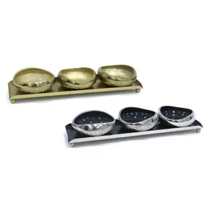 Plateau de service en métal décoratif fait à la main au meilleur prix avec finition dorée utilisé pour la décoration de la maison et le service - Product Image 6