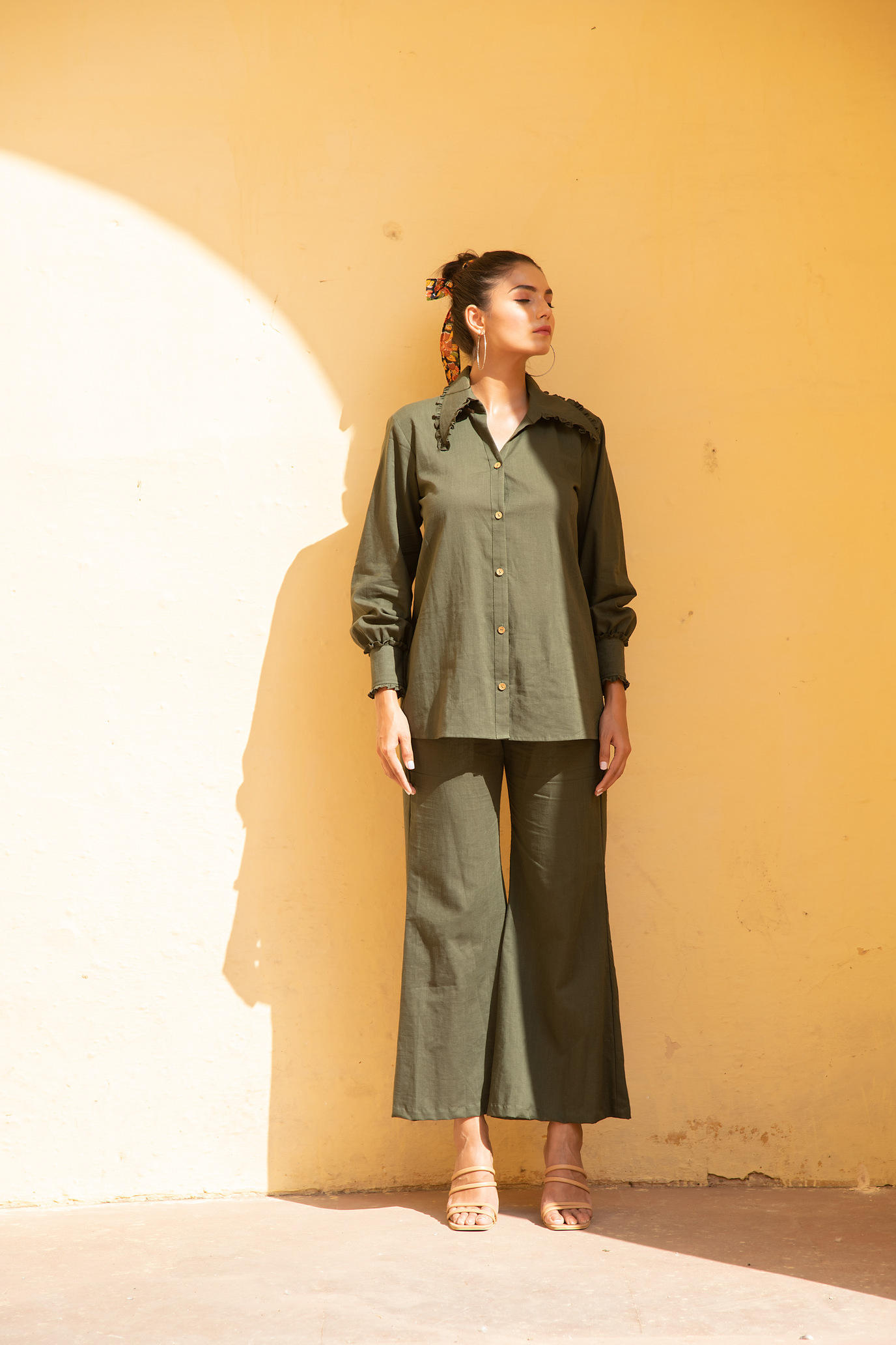 สีเขียวมะกอกสีฟ้าบาริโทน