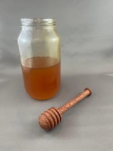 Cuchara de miel de madera hecha a mano ecológica para uso doméstico en la cocina Ideal para tarros de miel y contenedores de jarabe - Product Image 2