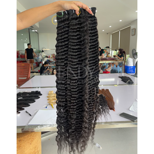 Meilleure qualité, extensions de cheveux vietnamiens vierges Remy alignées sur les cuticules, couleur naturelle soyeuse, trame ondulée profonde - Product Image 6