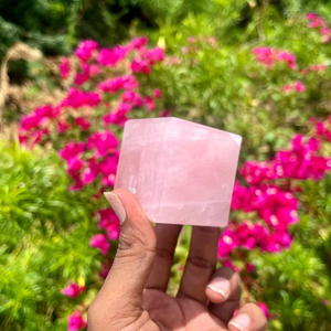 Cubo de cuarzo rosa hecho a mano, piedra de ágata, artesanías de cristal para equilibrio de energía, bienestar estético y holístico para el hogar de la India - Product Image 1