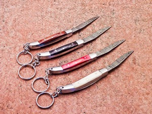 Lote de 4 cuchillos plegables de bolsillo de acero de Damasco hechos a mano personalizados-con llavero regalo para tu hermano. - Product Image 5