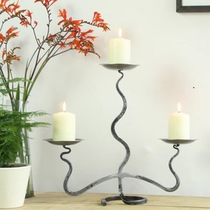 Candelabro de metal de mesa de nuevo diseño hermoso de alta calidad para decoración del hogar al por mayor. - Product Image 4