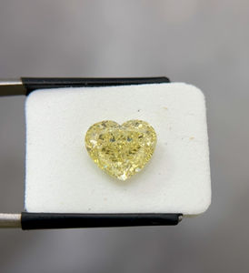 เพชรสีเหลืองแฟนซี ทรงหัวใจ 3 กะรัต VS2 สำหรับเพชรแท้ที่ได้รับการรับรอง พร้อมการขัดเงาแบบ EX และการจัดทรงแบบ VG สำหรับทำเครื่องประดับ - Product Image 1