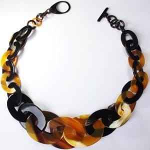 Collar con colgante de cuerno para mujeres, niñas y hombres Hecho a mano de cuerno de búfalo natural con colores naturales - Product Image 3