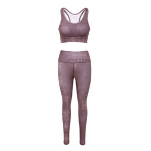 Ensemble de yoga pour femmes personnalisé de haute qualité, léger, avec impression de logo, respirant, écologique, design professionnel - Product Image 1