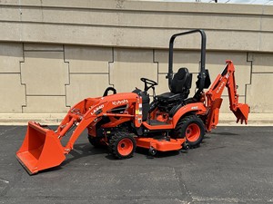 Tracteur de jardin Kubota L4340 4x4 avec chargeur frontal et pelle arrière, couleur rouge, tracteur multifonctionnel sur roues - Product Image 3