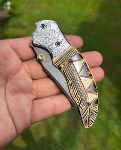 Couteaux pliants de poche personnalisables en acier Damas forgé à la main avec manche en os, vente en gros, couteaux en acier personnalisés avec étui - Product Image 4