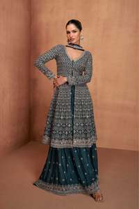 สูทสไตล์ salwar kameez Palazzo มีการปักอย่างหรูหราและลำดับการทำงานที่เหมาะสำหรับงานแต่งงานและงานรื่นเริง - Product Image 4