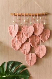 Suspension murale en macramé au design unique de feuilles vertes pour la décoration bohème chic et la mise en scène d'événements tendance, vente en gros depuis l'Inde - Product Image 4