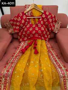 Saree en soie d'organza lourd de port de festival de mariage indien avec Sequnce avec le travail de fil et le chemisier de travail de Sequnce de soie de Mono Benglori - Product Image 3