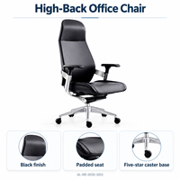 Chaise de bureau moderne noire à dossier haut avec siège rembourré et accoudoirs argentés pour sièges de direction et projets de bureau