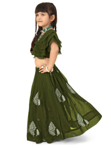 Shoryam - Conjunto de Moda para Niñas: Choli de Georgette con Capas y Lehenga Bordada hasta el Suelo, Verde Mehandi, para Fiestas Étnicas y Festivales - Product Image 3