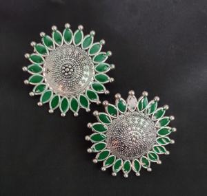 Article le plus vendu 2024 boucles d'oreilles serties de boucles d'oreilles à la mode plaquées argent bijoux pour femmes portées par les exportateurs indiens - Product Image 4