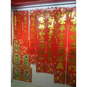 Couplettes du Nouvel An chinois noir et or pour l'inauguration de la maison avec des breloques dorées porte-bonheur et du papier rouge - Product Image 3