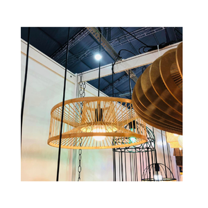 การออกแบบที่ไม่ซ้ํากันจี้ไม้ไผ่แขวนโคมไฟตกแต่งบ้านห้องนั่งเล่นโคมไฟตะกร้าสานโคมไฟจี้ไม้ไผ่ - Product Image 1