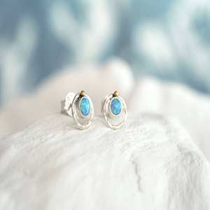 Boucles d'oreilles opale, boucles d'oreilles en opale de feu faites à la main, boucles d'oreilles en argent Sterling, boucles d'oreilles opale, bijoux opale, délicate - Product Image 1