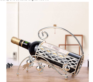 Charriot en argent découpé au laser, complexe et détaillé. Porte-vin en métal de luxe disponible au prix de gros. - Product Image 4