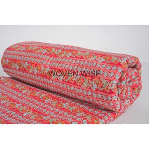 Arte svelata: gemme di tessuto di cotone stampate a mano "" fantasia floreale: bellezze in tessuto di cotone stampato a mano" - Product Image 2