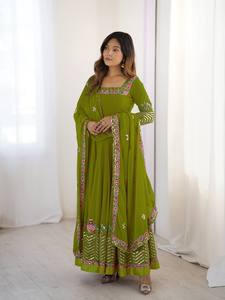 Vente en gros Nouveau Prêt-à-porter Broderie Georgette Longue Robe Anarkali Ensemble Dupatta pour Femmes Tenue de Fête Indienne pour Mariages Autre - Product Image 4