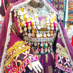 Salwar Kameez en soie élégante personnalisée du fabricant Robe afghane traditionnelle pour femmes et filles 615 pièces en vente - Product Image 5